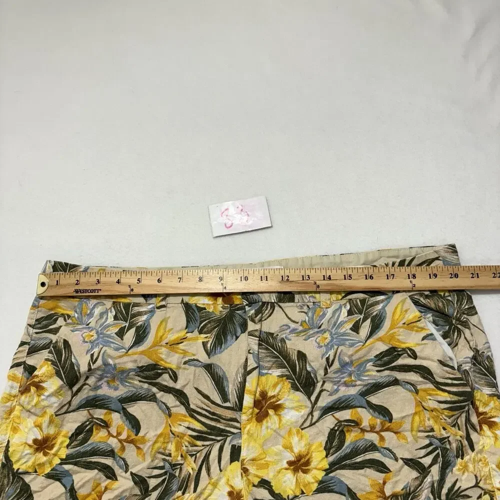 Old Navy Women's 20 Everyday Shorts Mid Rise 5" Inseam Yellow Hawaiian Floral - Picture 7 of 14